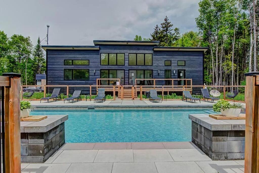 Nouveau - Chalet Moderne - Spa, Piscine & Sauna! Pont-Rouge Exteriér fotografie